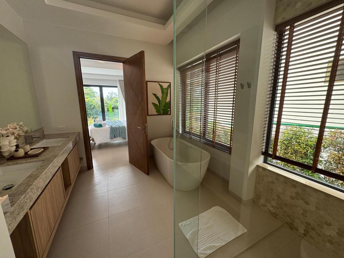 Villa Mandarin Villa, Naithon Beach, Phuket